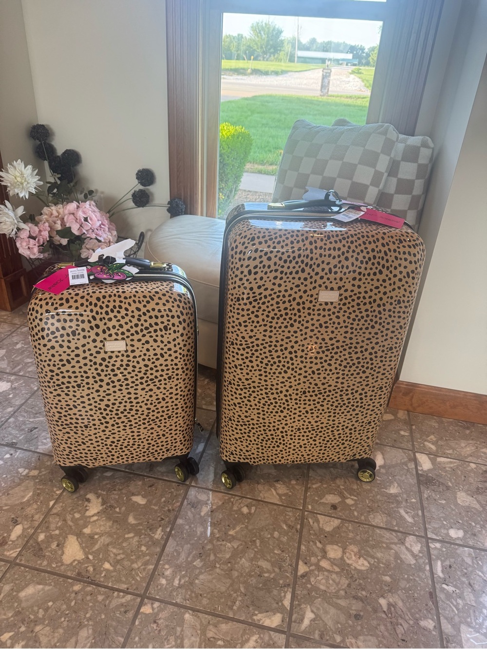 BETSEY JOHNSON “MARKET DOT”  COLLECTION HARDSIDE CAMEL BLACK ROLLING LUGGAGE SET